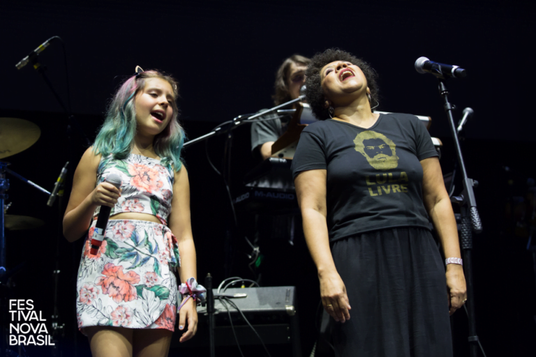 Biblioteca municipal de Ribeirão perde 100 livros com chuva forte