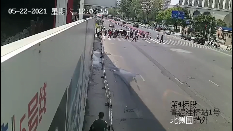 Vídeo | Motorista atropela multidão e mata quatro pedestres na China