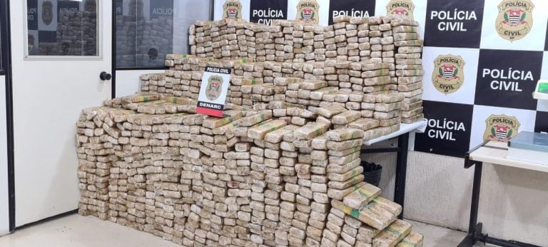Caminhoneiro é preso com quase 900kg de maconha em Araraquara