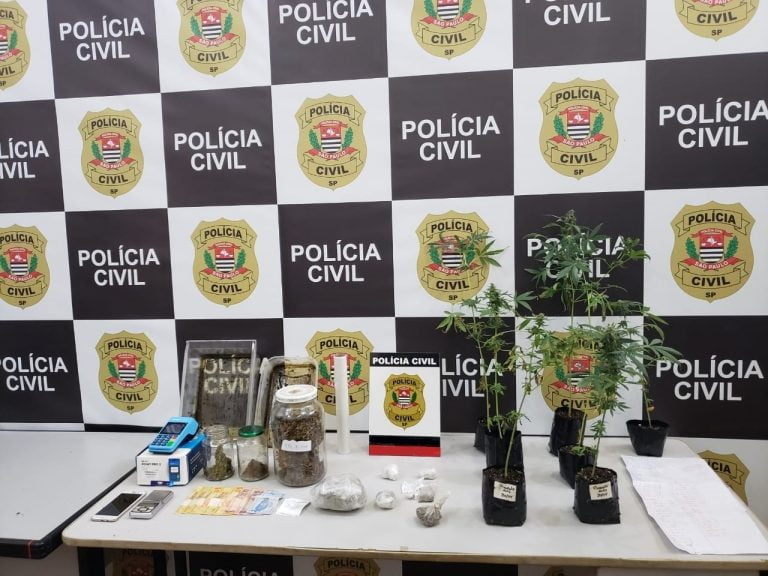 Homem é preso após ser flagrado com drogas em uma casa em Ribeirão