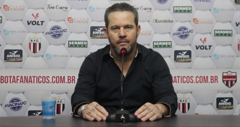 Treinador do Botafogo vê evolução no time e equipe se prepara para duelo contra o Mirassol no próximo sábado