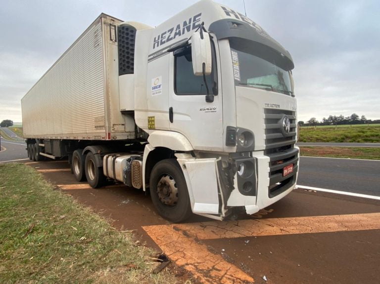 Vídeo | Homem morre após ser atropelado por caminhão em rodovia de Ribeirão
