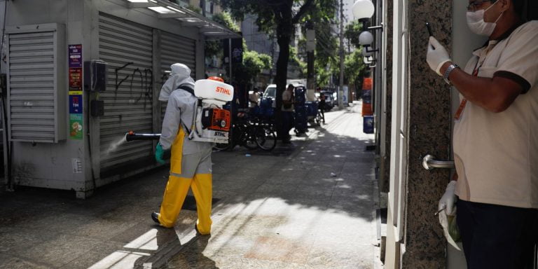 Exército faz desinfecção de espaços públicos em Ribeirão