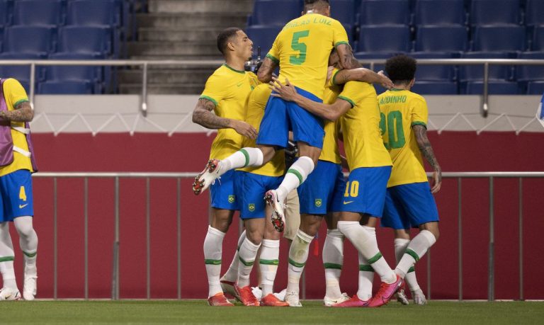 Olimpíadas: Brasil garante vaga na semifinal no futebol masculino