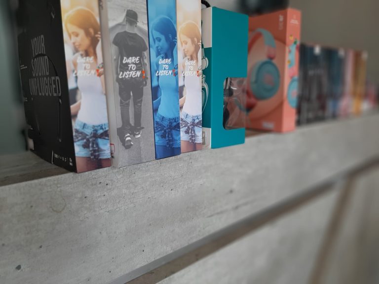 PF investiga lojas de eletrônicos por venda de produtos importados sem registro