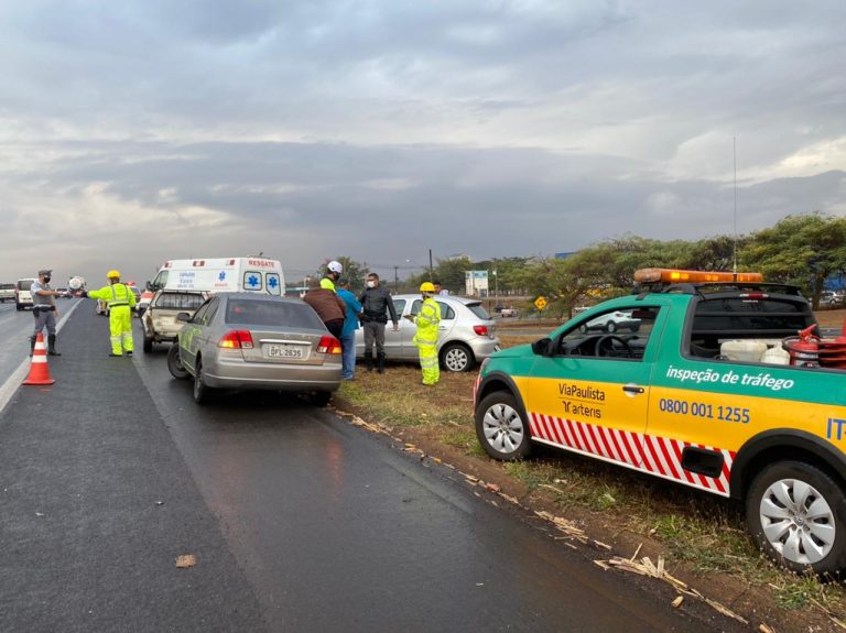 Engavetamento triplo causa congestionamento na Anhanguera