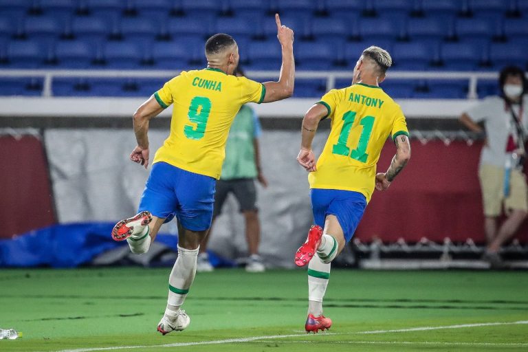 Brasil derrota Espanha e é bicampeão olímpico no futebol masculino