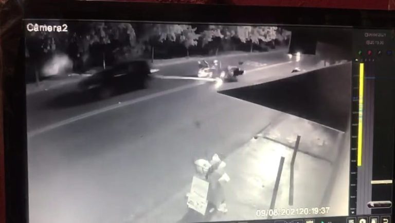 Vídeo |Dois motociclistas ficam feridos após colisão frontal no Ribeirão Verde