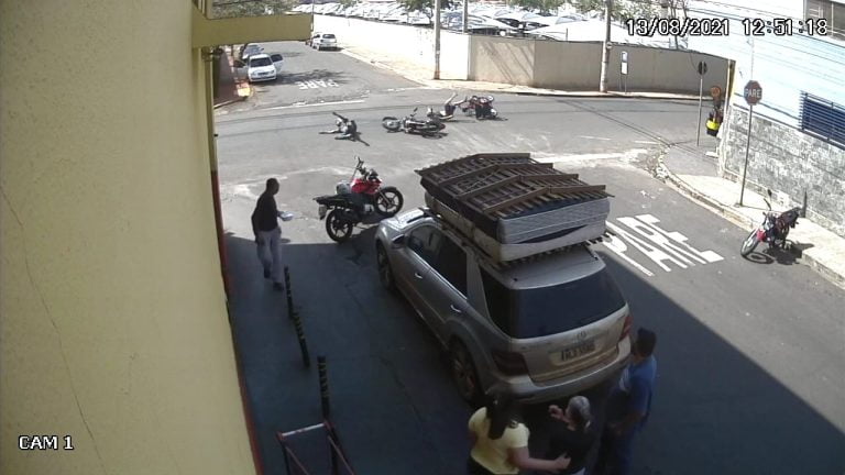 Vídeo| Idoso tem traumatismo craniano após colisão na Vila Mariana