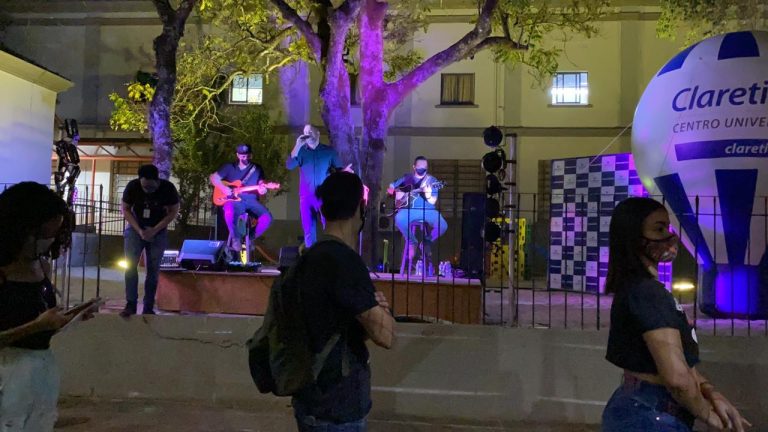 No ritmo da vacina | Batatais promove música ao vivo durante vacinação de jovens maiores de 18