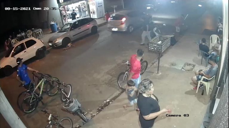Vídeo | Criança de três anos é atropelada em frente a um bar em Barrinha