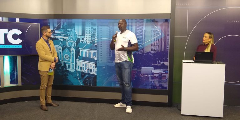 Grupo Thathi e SEB da Portugal recebem o recordista em salto triplo Jadel Gregrório