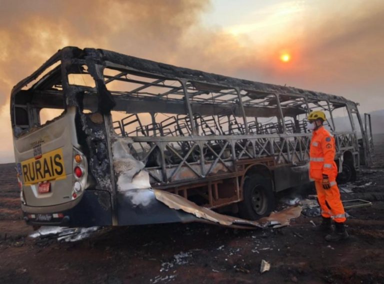 Hospital de Ribeirão recebe 4 feridos em incêndio em canavial