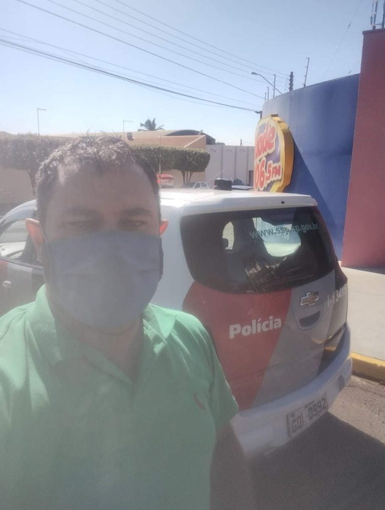 Vereadores tentam invadir rádio e treta vai parar na internet