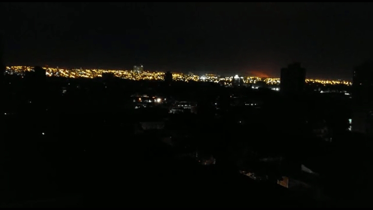 Centro de Ribeirão registra queda de energia durante a noite desta quinta (5)
