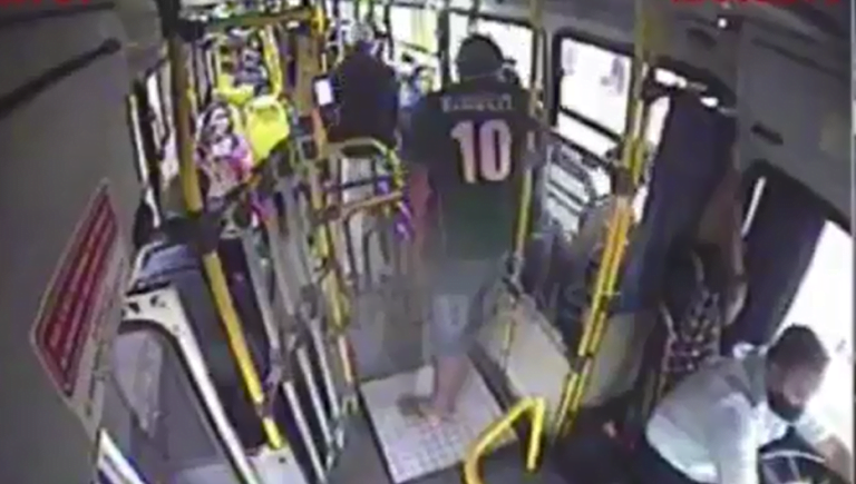 Câmera de segurança registra arrastão em ônibus do transporte público em Ribeirão