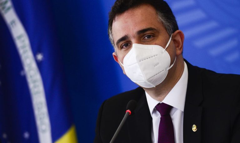 “Democracia é inegociável”, diz presidente do Senado