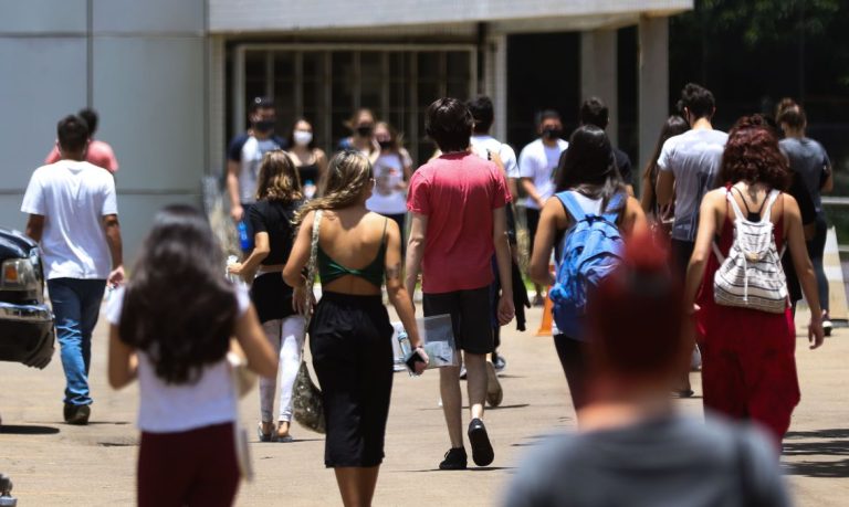Estudantes se preparam para segundo Enem do ano