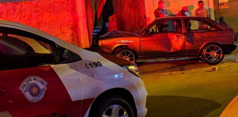 Jovem atropela três pessoas e foge sem prestar socorro