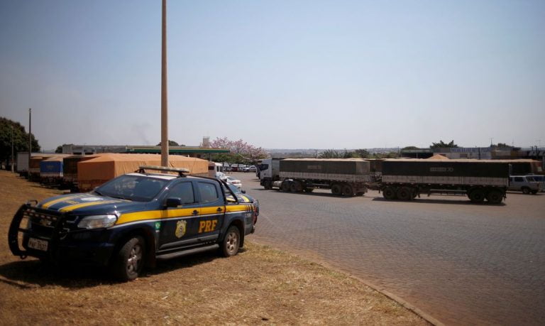 Governo afirma que não há mais áreas bloqueadas por caminhoneiros no país