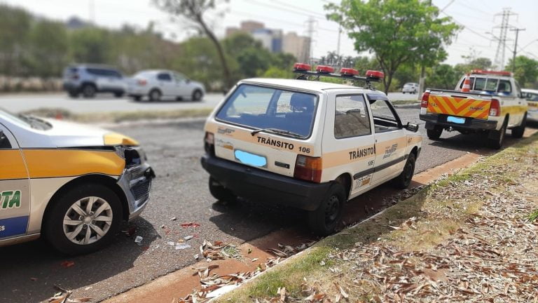 Aluna de autoescola colide com marronzinho da Transerp na Maurílio Biagi