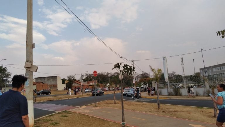 Vídeo | Fogo atinge central de gás em condomínio de Ribeirão