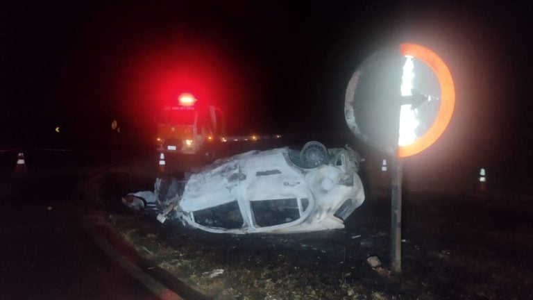 Duas pessoas morrem carbonizadas em acidente na Abrão Assed