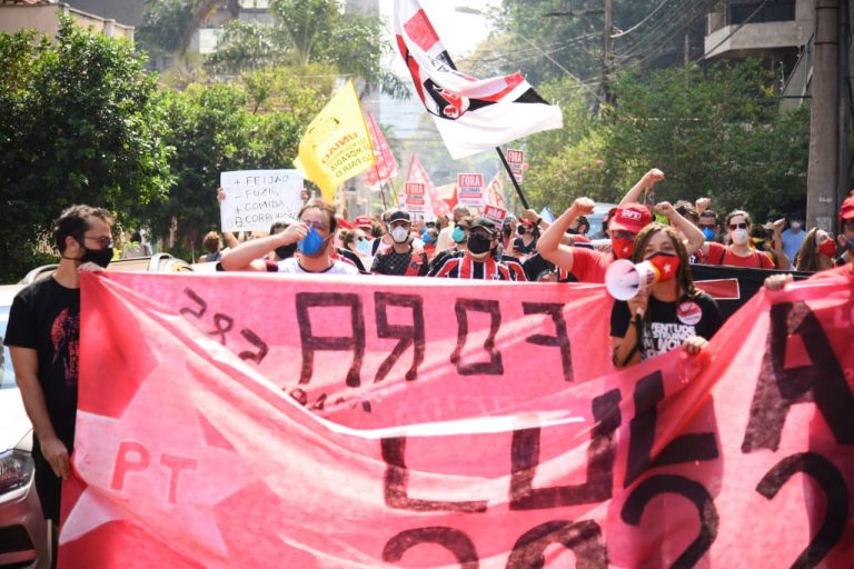 Vídeo | Ribeirão tem manifestação contra o presidente Jair Bolsonaro