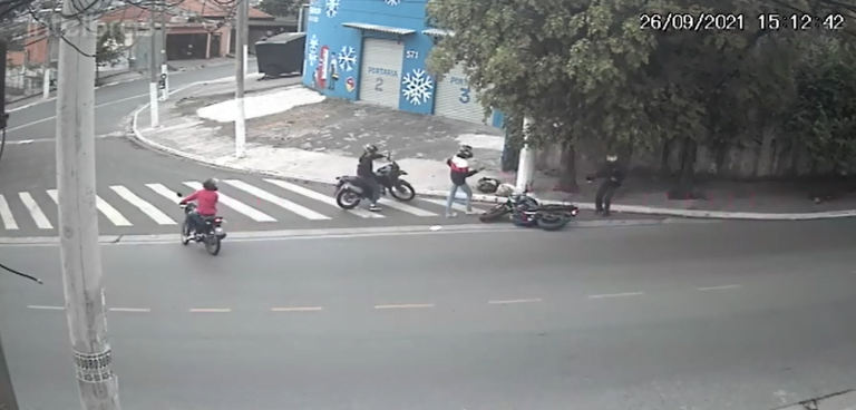 Vídeos | PM reage a assalto e mata ladrões em SP