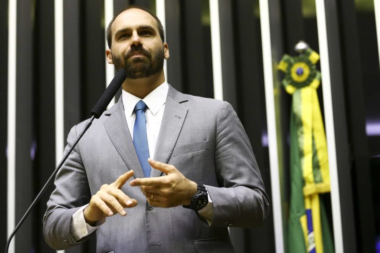 Eduardo Bolsonaro testa positivo para Covid-19