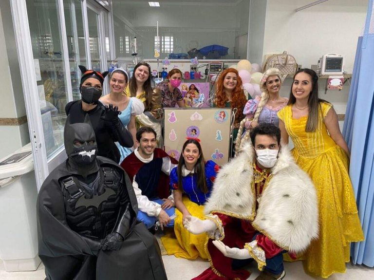 Médicos se fantasiam para alegrar crianças na Santa Casa de Araçatuba