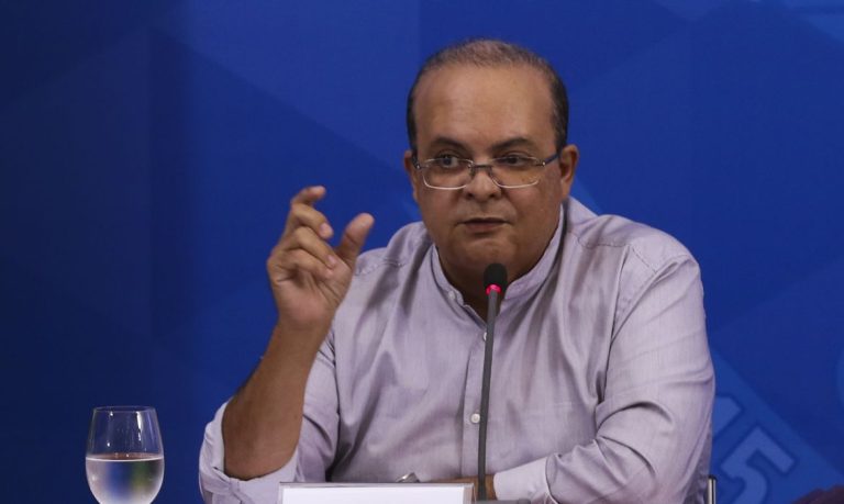 “Volto com coração limpo”, diz Ibaneis em primeiro discurso após retorno ao cargo