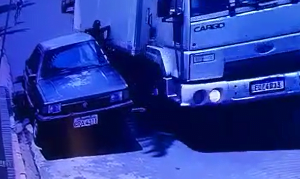 Vídeo | Adolescente sofre traumatismo craniano após ser atropelado por caminhão em Serra Azul
