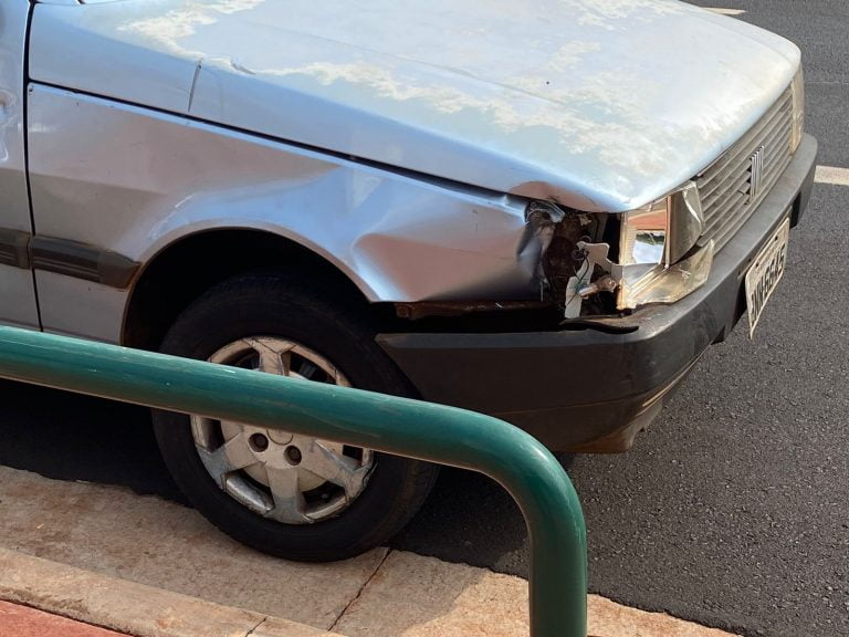 Motociclista fica ferido após colisão na Nove de Julho