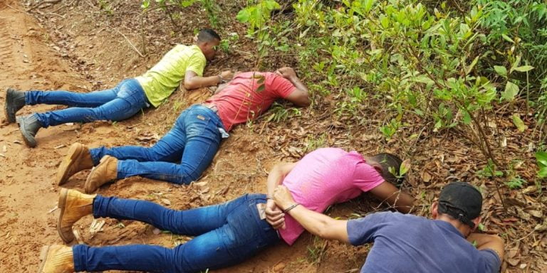 Bandidos fazem família refém durante assalto em Altinópolis