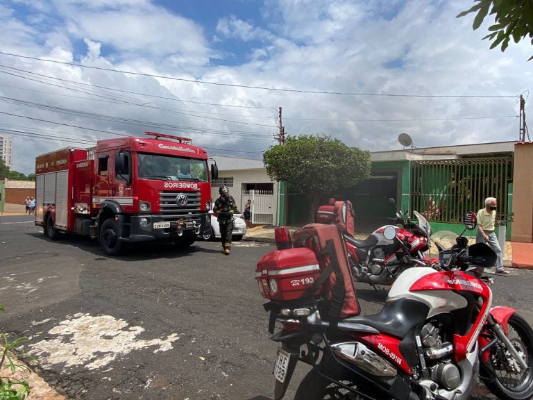 Bombeiros controlam incêndio em residência no Sumarezinho