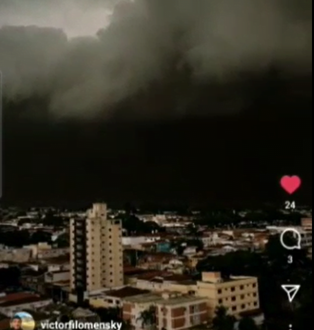 Vídeo | Dia vira noite durante tempestade em Ribeirão