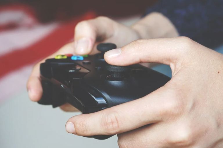 Especialistas de Araçatuba alertam sobre malefícios do uso excessivo de eletrônicos à saúde dos jovens