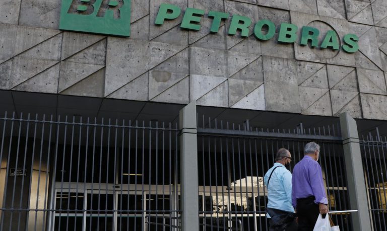 Petrobras reajusta gasolina e gás de cozinha a partir de sábado