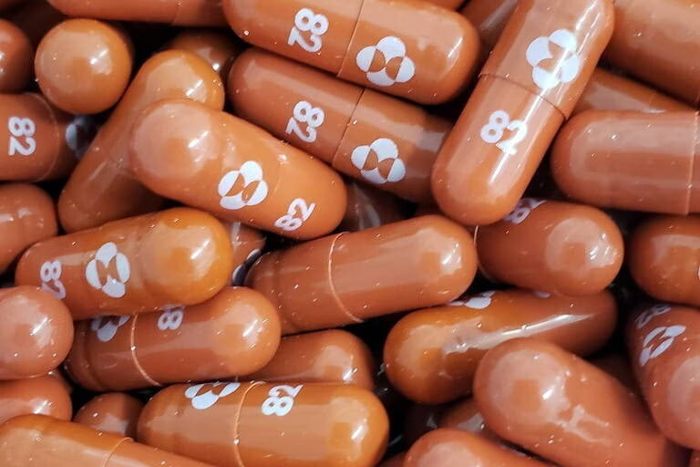 Fiocruz negocia produção de pílula contra Covid-19