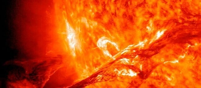 Explosão solar poderosa coloca a TERRA sob risco de tempestade geomagnética