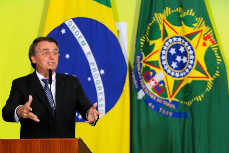 Moraes dá 10 dias para PF interrogar Bolsonaro sobre atos golpistas