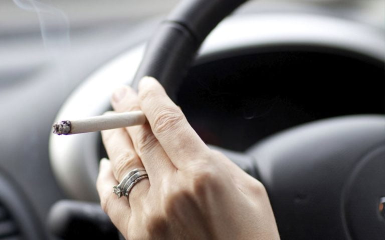 Fumar e trânsito: uma combinação perigosa