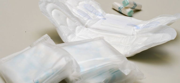 Governo da Bahia promete distribuir absorventes a cerca de 226 mil mulheres