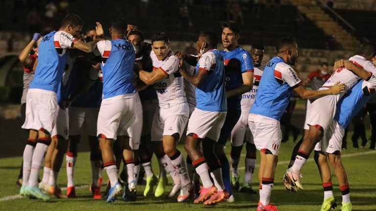 Botafogo vence a Portuguesa de virada e vai à final da Copa Paulista