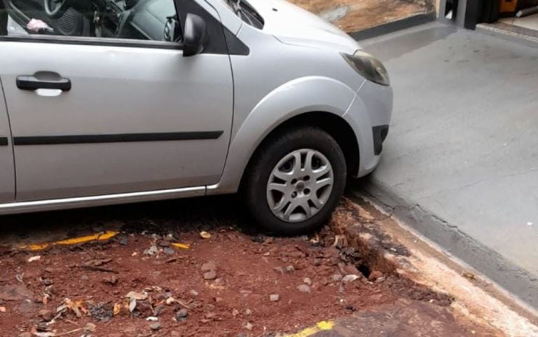 Obra inacabada do DAERP impede que moradora de RP estacione o carro