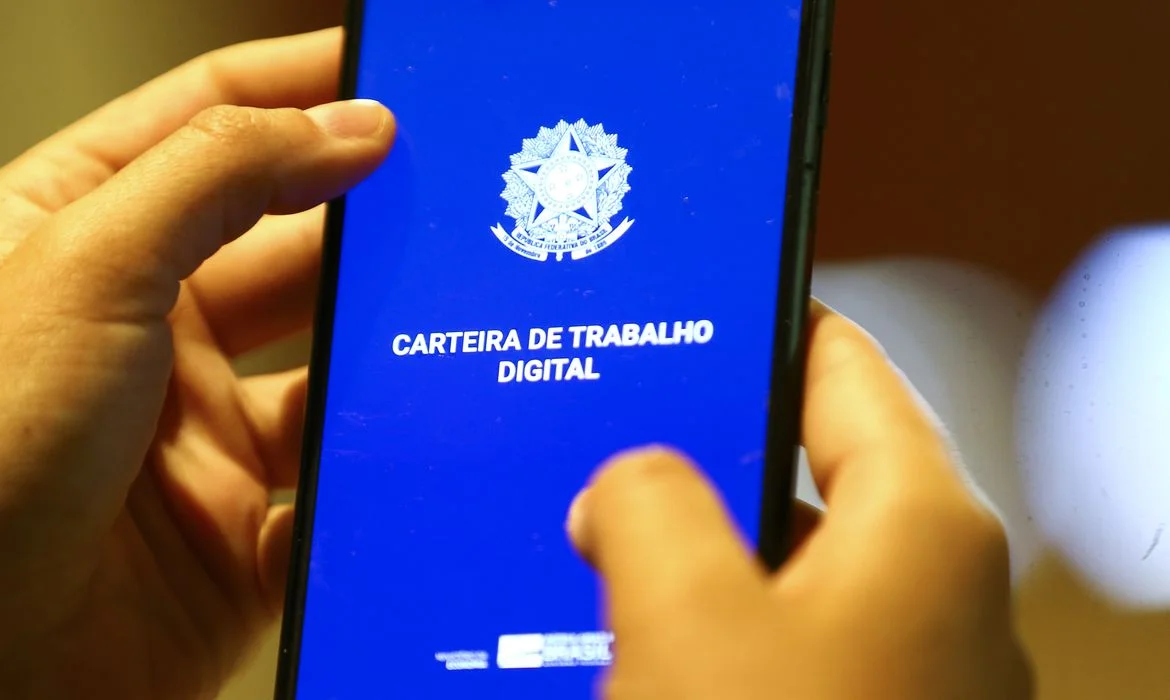 Paraíba registra saldo positivo de mais de 2 mil empregos com carteira assinada em maio, aponta Caged