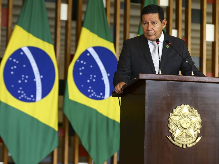 Se você quer um culpado, sou eu, diz Mourão sobre desmatamento na Amazônia