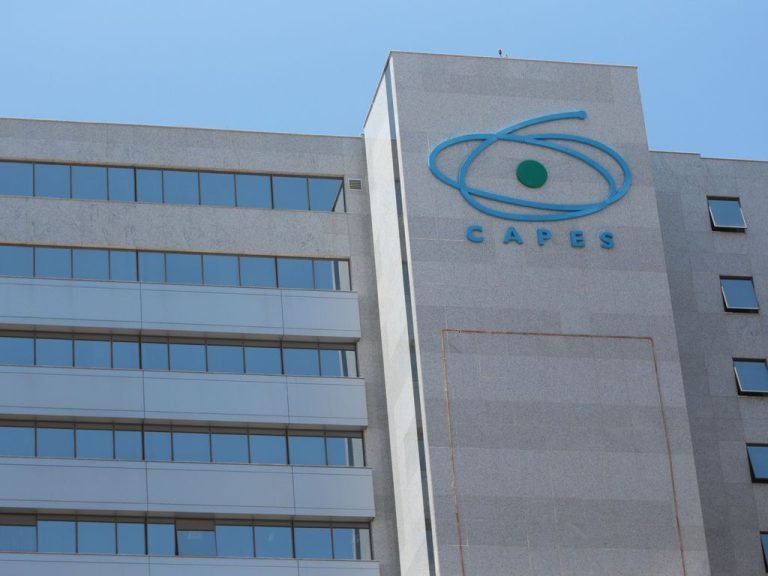 Capes consegue desbloqueio de R$ 50 milhões que serão usados para o pagamento das bolsas de professores