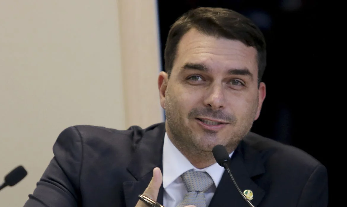 Flávio Bolsonaro cumpre agenda política na Paraíba e visita o Maior São João do Mundo nesta sexta-feira (3)